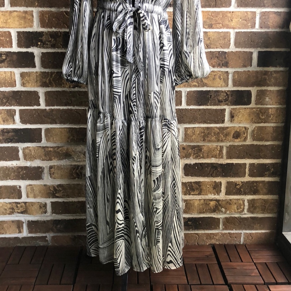 Express Women Metallic Maxi Cover-Up - Picture 5 of 8